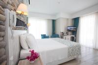 Postel nebo postele na pokoji v ubytování Dedeminn Marina Hotel