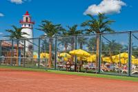 Tenis alebo squash v ubytovaní Plaza Beach Holiday House alebo jeho okolí