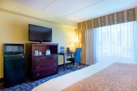 The Barrymore Hotel Tampa Riverwalkにあるテレビまたはエンターテインメントセンター