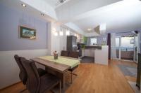 Kuchyňa alebo kuchynka v ubytovaní Apartment Sarena