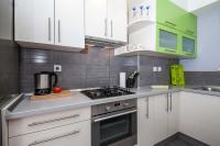 Kuchyňa alebo kuchynka v ubytovaní Apartment Sarena