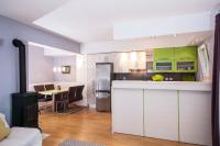 Kuchyňa alebo kuchynka v ubytovaní Apartment Sarena
