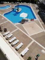 Bazén v ubytování Live Salou Apartment nebo v jeho okolí