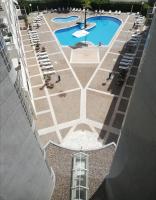 Bazén v ubytování Live Salou Apartment nebo v jeho okolí