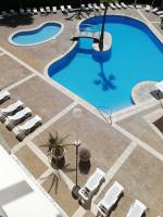 Bazén v ubytování Live Salou Apartment nebo v jeho okolí