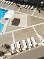 Bazén v ubytování Live Salou Apartment nebo v jeho okolí