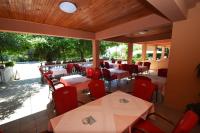 Reštaurácia alebo iné gastronomické zariadenie v ubytovaní Guest house Podgorje