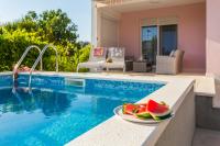 Bazén v ubytovaní Villa Sweet Home Marija With Heated Pool alebo v jeho blízkosti
