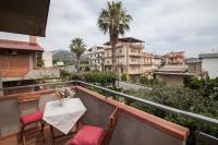 A balcony or terrace at B&B Villa Carmen