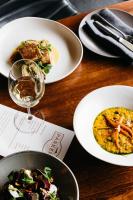 Jídlo v hotelu nebo okolí