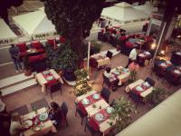 Reštaurácia alebo iné gastronomické zariadenie v ubytovaní Hotel Dubrovnik