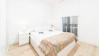 A bed or beds in a room at Central Luxury- SSHousing