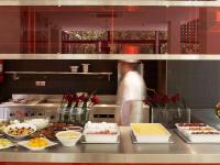 Jídlo v hotelu nebo okolí