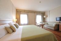 Łóżko lub łóżka w pokoju w obiekcie Hotel Roxy Plaza