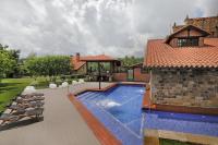 Bazén v ubytování Hotel Spa San Marcos nebo v jeho okolí
