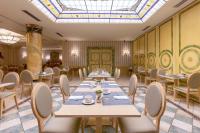 A seating area at Hotel Exe Reina Isabel
