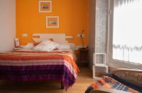 A bed or beds in a room at Balenax Pensión