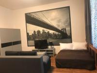 TV a/nebo společenská místnost v ubytování Old Town Boutique Apartments