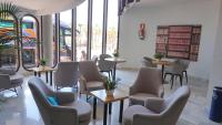 Posedenie v ubytovaní Beachfront apartment in Fuengirola with sea views