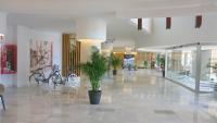 Lobby alebo recepcia v ubytovaní Beachfront apartment in Fuengirola with sea views