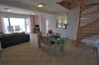 Posedenie v ubytovaní Beachfront Apartments Baricevic with Pool