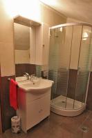Kúpeľňa v ubytovaní Beachfront Apartments Baricevic with Pool