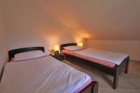 Posteľ alebo postele v izbe v ubytovaní Beachfront Apartments Baricevic with Pool