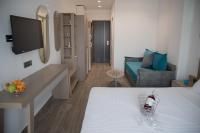 A television and/or entertainment centre at Amalia Rooms Sea View