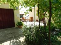 Vonkajšia záhrada v ubytovaní Apartment Varelija