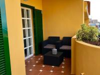 A seating area at Terraza vista océano La Quinta
