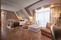 Postel nebo postele na pokoji v ubytování Van der Valk Hotel Groningen-Westerbroek