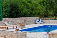 Bazén v ubytovaní Relaxing Dalmatian house in village alebo v jeho blízkosti