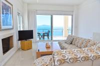 Televízia a/alebo spoločenská miestnosť v ubytovaní Verga Villas Resort