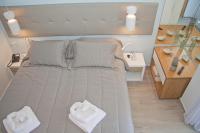 Łóżko lub łóżka w pokoju w obiekcie Christina Beach Hotel