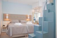 Łóżko lub łóżka w pokoju w obiekcie Christina Beach Hotel