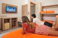 Televízia a/alebo spoločenská miestnosť v ubytovaní Hotel Lidia