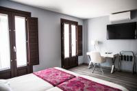 Postel nebo postele na pokoji v ubytování Evenia Alcalá Boutique Hotel