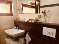 A bathroom at Grand Spa Holiday Home