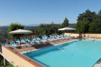 The swimming pool at or close to Albergo Centopini