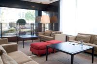 A seating area at URH Ciutat de Mataró