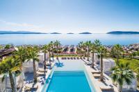 Bazén v ubytovaní Amadria Park Beach Hotel Jure alebo v jeho blízkosti