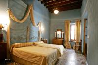 a bedroom with a large bed in a room at Posada de Palacio in Sanlúcar de Barrameda