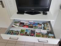 Televízia a/alebo spoločenská miestnosť v ubytovaní Apartment Voorhorst