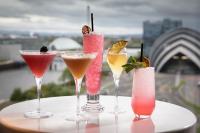 un grupo de cuatro cócteles sentados en una mesa en Radisson RED Hotel, Glasgow, en Glasgow
