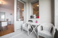 Część wypoczynkowa w obiekcie Cozy & Modern Studio with Balcony