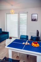 Stolný tenis v ubytovaní Apartament Blue Point 102 PREMIUM alebo v jeho okolí