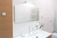 een badkamer met een witte wastafel en een spiegel bij Ca' Rebeka Venice - Atika & Atif in Mestre