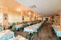 Reštaurácia alebo iné gastronomické zariadenie v ubytovaní Hotel Marco Polo