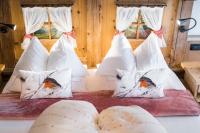 Posteľ alebo postele v izbe v ubytovaní Hotel Jägerheim 3S