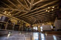 Reštaurácia alebo iné gastronomické zariadenie v ubytovaní Village Inn